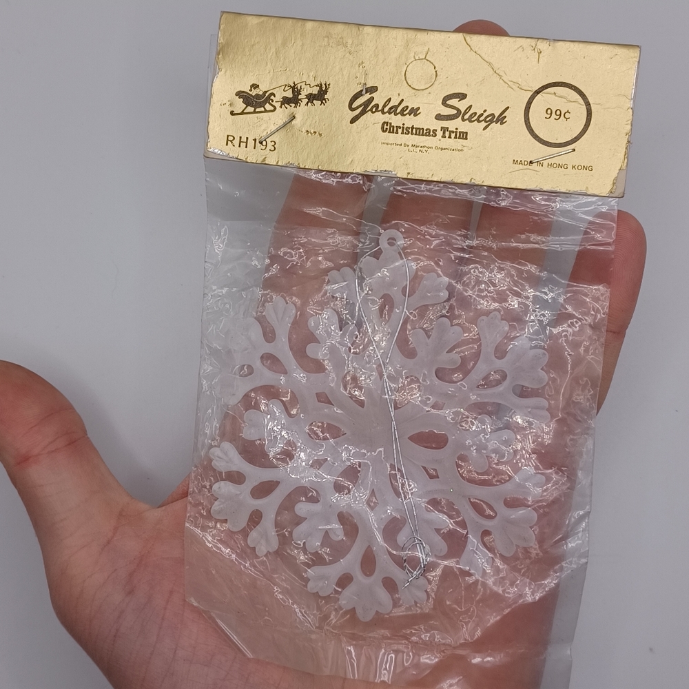 VINTAGE Golden Sleigh Christmas Trim Snowflake Ornament